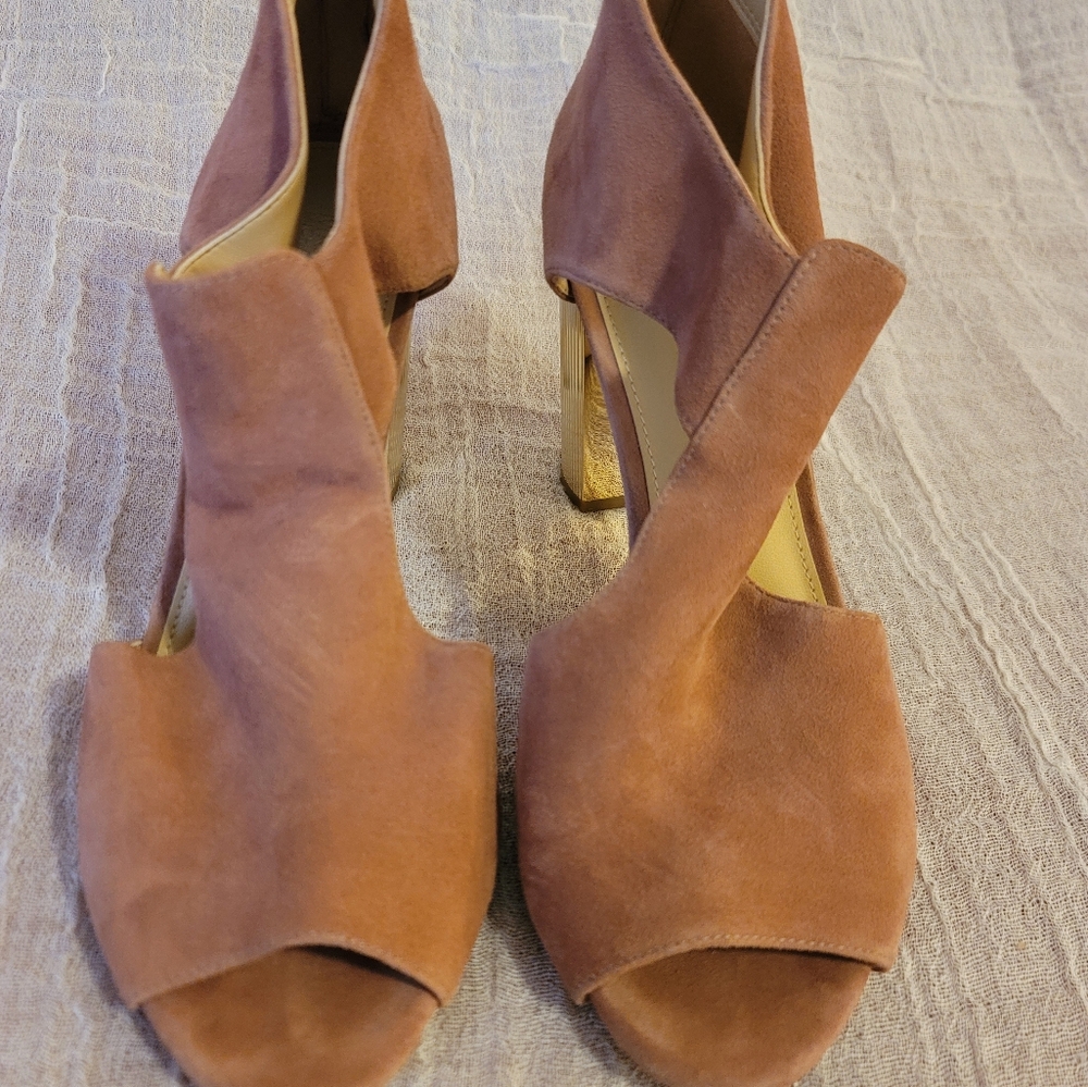 Michael Kors Tan Heels with Gold Block